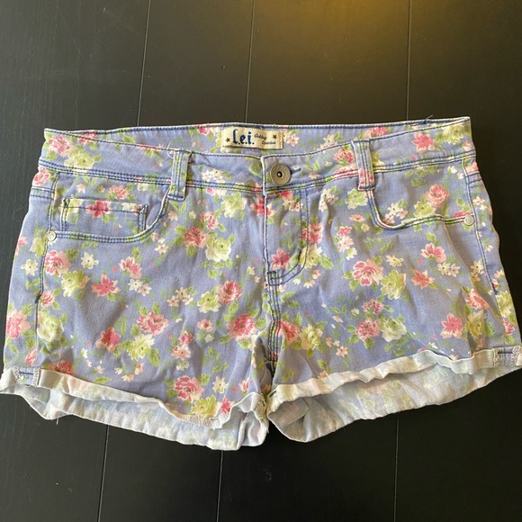 Pants - L.e.i. Floral shorts